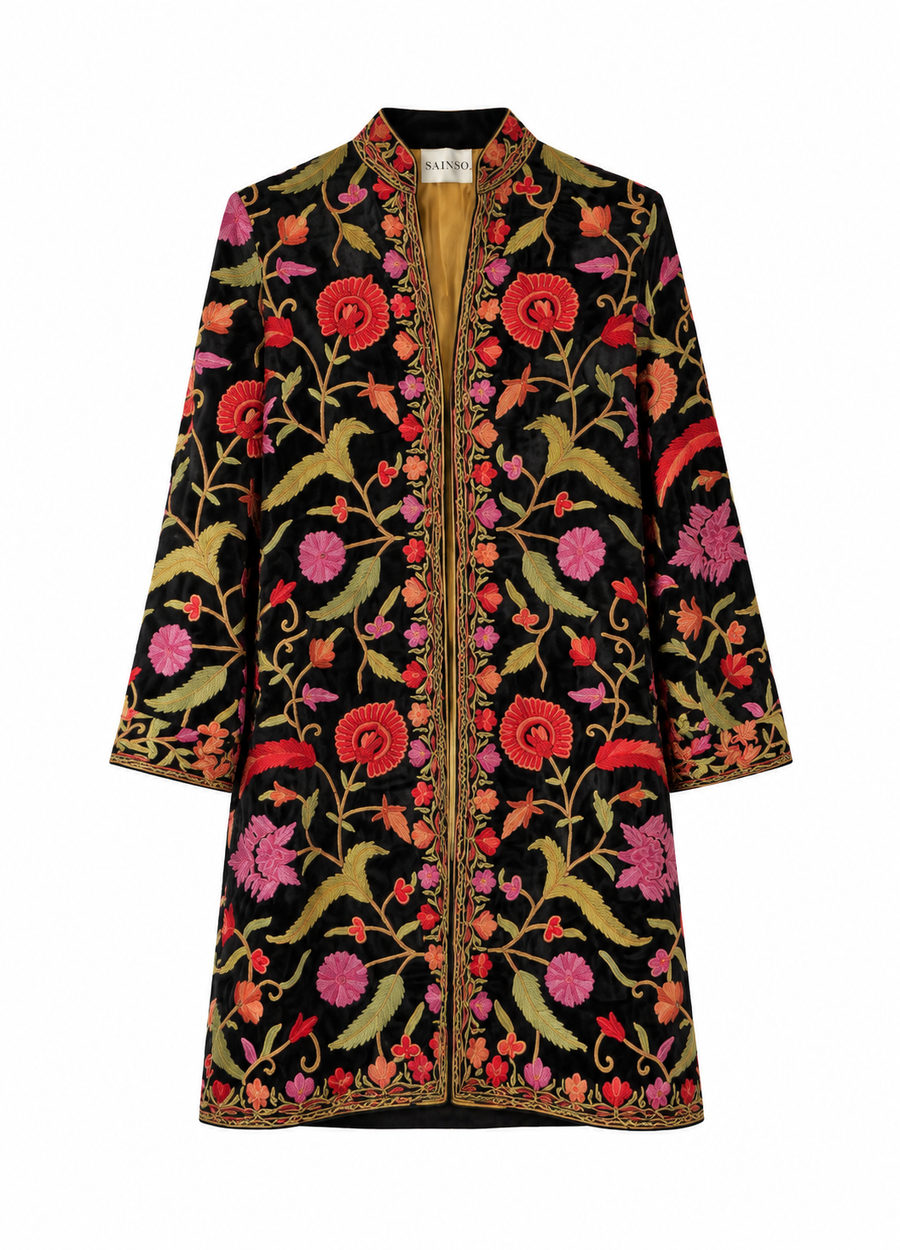 Abrigo de terciopelo negro con bordado floral, talla S