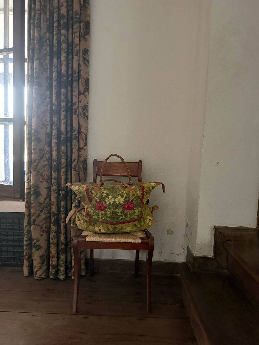 Bolsa de viaje de kilim con flores